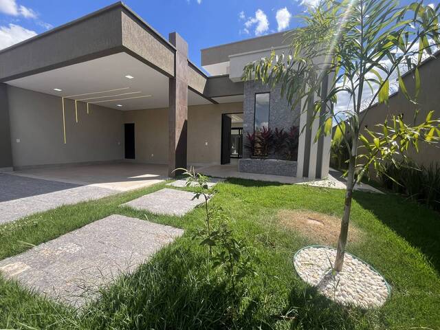 #100 - Casa para Venda em Goiânia - GO - 1